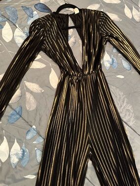 EUC “J” Black & Gold Metallic Pleated Long-Sleeve Wide Leg Jumpsuit Sz S
